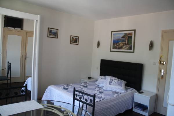 Photo Studio sud à Amélie les Bains - wifi - balcon  - lave linge - garage - parc     