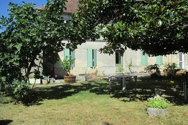 Photo Gite à 2 km des thermes de Jonzac avec jardin et parking - lit en 160