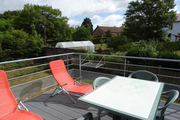 Photo Beau T1 avec une terrasse à 300 mètres des thermes de Bains les Bains, au 1er étage - PANO 45 - 