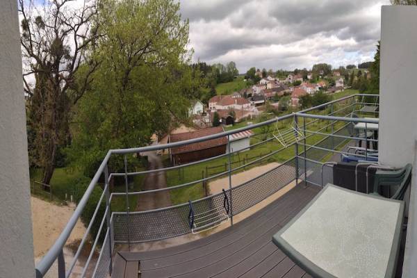 Photo T1 à Bains-les-bains avec balcon donnant sur la verdure, 1er étage - PANO 41 -