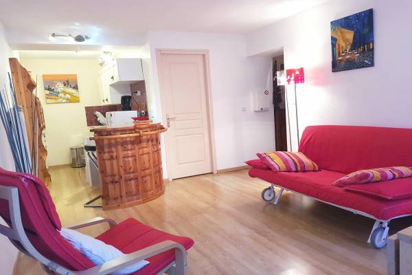 Photo Beau T1 2 pers - à 3 minutes à pied des cures de Luchon - 550€ les 3 semaines