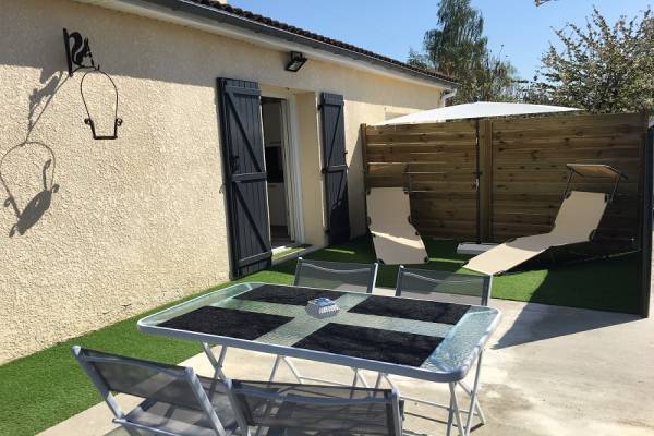 Photo Gite de 2 pièces avec terrasse, parking et lit en 160 proche des thermes de Jonzac