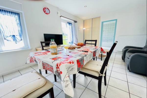 Photo A BAINS-LES-BAINS APPARTEMENT AVEC 1 CHAMBRE A 400 M DES THERMES RDC- LOUIS XI -