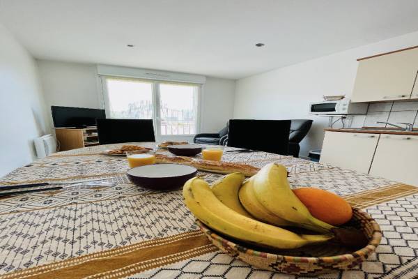 Photo F1 EN RDC D'UNE RESIDENCE PROCHE DES THERMES DE BAINS-LES-BAINS - VICTOR HUGO -