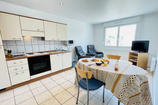 Photo F1 EN RDC DANS RESIDENCE A 350 M DES THERMES DE BAINS-LES-BAINS - RIMB -