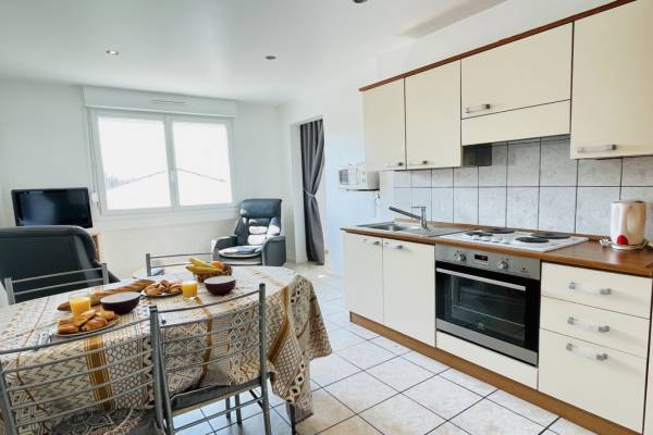 Photo F1 AU 1ER ETAGE, PROCHE DES THERMES DE BAINS-LES-BAINS - RONSARD -