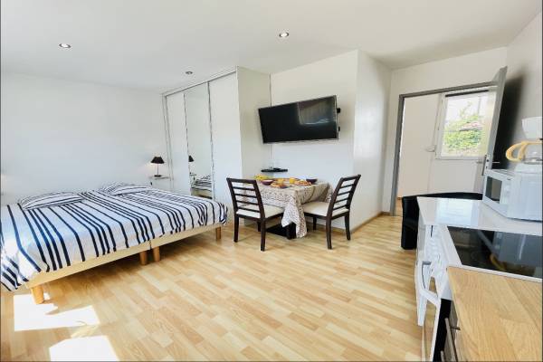 Photo GRAND STUDIO SITUE A 350 M DES THERMES DE BAINS-LES-BAINS - MIMOSA -