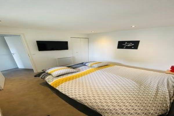 PETIT CHALET AVEC 2 CHAMBRES, A 900 METRES DES THERMES DE VITTEL