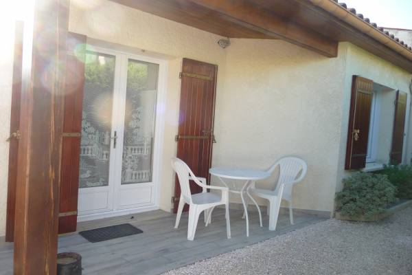 Photo Studio en rez de jardin à 1 km des cures de Jonzac