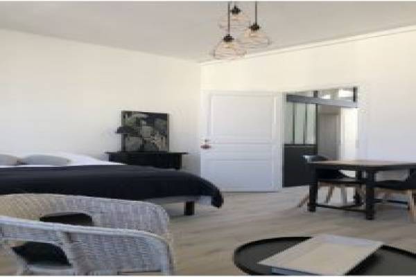 Photo Studio chic, raffiné et élégant à 400 mètres des thermes de Rochefort