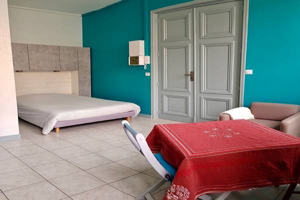 Photo STUDIO REFAIT À NEUF EN REZ-DE-CHAUSSÉE D'UNE RÉSIDENCE DE ROCHEFORT.