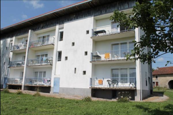 Photo Grand studio au rez-de-chaussée d'une paisible résidence pour les curistes de Bains les Bains - ...