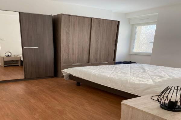 Photo F2 meublé RDC rue calme vichy