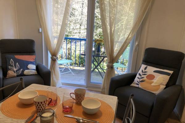 Photo Coquet studio au 1er étage sans ascenseur, avec balcon, à 400 mètres des thermes de La ...