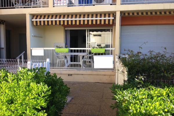Photo APPARTEMENT  en rez-de-chaussée avec balcon, à 190 mètres des thermes de Balaruc
