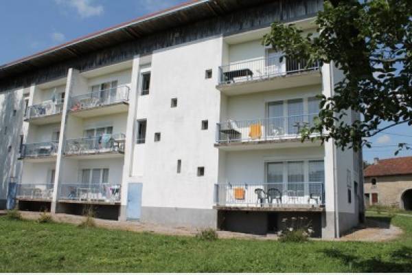 Photo Grand appartement avec un lit double et un lit simple de Bains les Bains, à 3 KM DES THERMES - ...