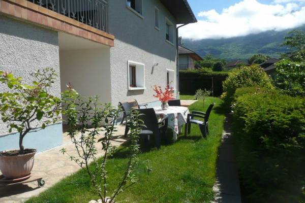 Photo Rez-de-jardin dans maison avec 2 chambres proche des thermes d'Aix les Bains