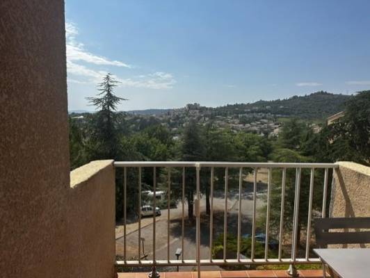 Photo Joli studio de 27m2 avec vue sur le château de Gréoux-les-bains 