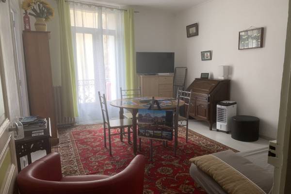 Photo F3 centre-ville de Vichy 1er étage sans ascenseur avec 2 chambres 