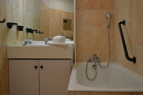 Photo A Brides-les-Bains, Studio 2 pers à 200m du centre thermal - B 25 -