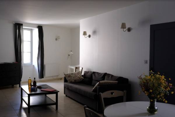 Photo Appartement dans le centre de Jonzac avec un lit en 160