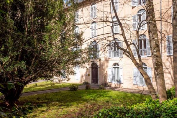 Photo GRAND STUDIO LUMINEUX AVEC VUE MONTAGNE A USSAT LES BAINS