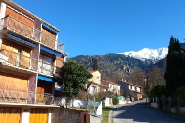 Photo T1 40m2 avec balcon donnant sur le Canigou, à 10min à pied des thermes de Vernet
