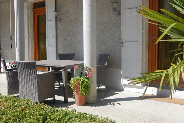 Photo T1 avec grande terrasse ensoleillée, parking privé, 2 lits jumeaux - Aix les Bains