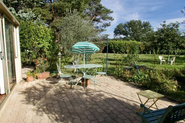 Photo Maison plain pied avec un grand jardin et climatisation à Gréoux-les-Bains