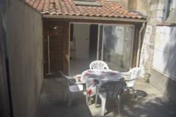 Photo 2 pièces dans le centre de Dax en rez-de-chaussée avec terrasse/jardinet