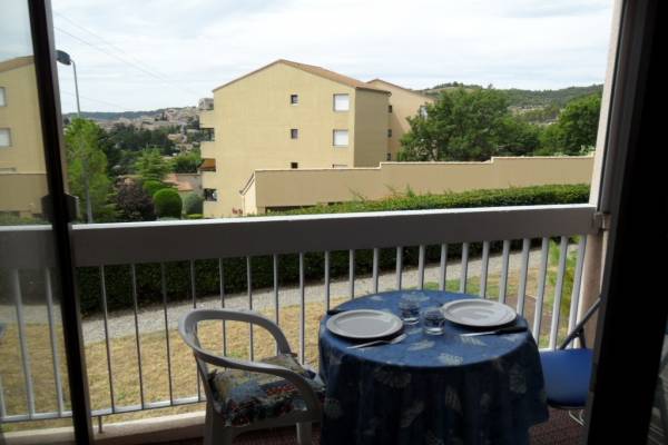 Photo Grand studio meublé avec balcon pour curiste à 800m du centre thermal Gréoux