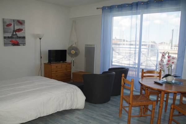 Photo Confortable studio avec une belle vue sur le port de Rochefort - C31