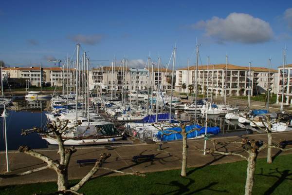 Photo Coquet T2 proche des thermes avec vue port - B22-