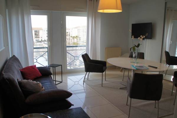 Photo Agréable T2 aux portes des thermes de Rochefort vue sur le port -C21- 