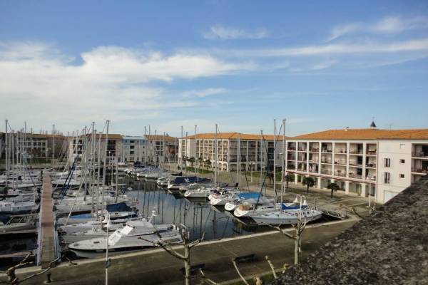 Photo Grand T3 avec terrasse sur le port de Rochefort -B33-