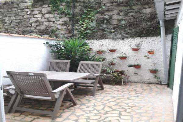 Photo Studio au 1er étage climatisé et avec une cour à 800 mètres des thermes d'Amélie les Bains