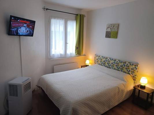 Photo Studio avec parking, terrasse et un vrai lit en 140 pour les curistes d'Amélie les Bains