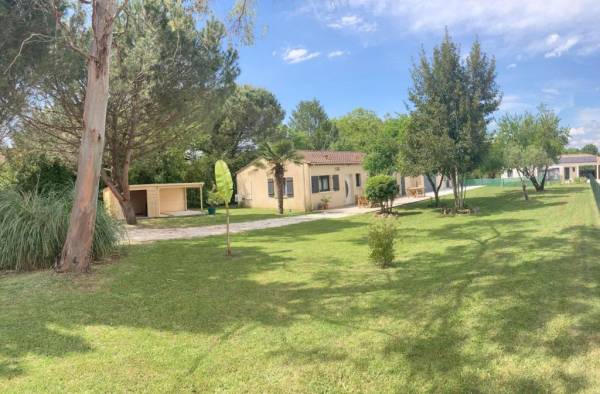 Photo Petite maison jumelée climatisée à 1 km des thermes de Jonzac