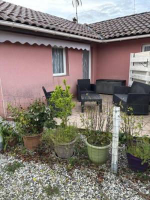 Photo Petite maisonnette jumelée avec jardin et parking à Dax