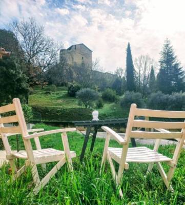 Photo Location studio au pied du château des Templiers avec terrasse et parking
