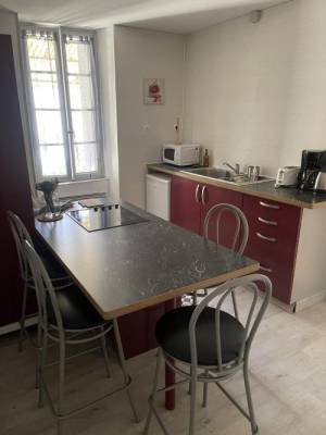 Photo Grand T1 au 1er étage à 100 mètres de la cure de Néris les Bains - n°3