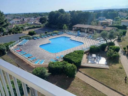 Photo 2 pièces climatisé avec terrasse, parking et piscine à Balaruc