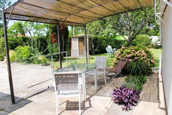 Photo Rochefort : 2 pièces de plain pied avec parking et terrasse + accès jardin - Echa