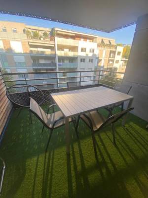 Photo 2 pièces au Bord du lac d'Aix les Bains avec balcon et lit en 160