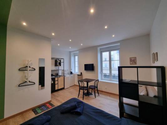 Photo Studio cosy au cœur de Vittel (88800) face à l'entrée du parc thermal