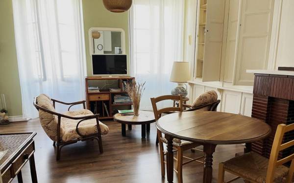 Photo T2 Lumineux en Centre-Ville – À 400m à Pied des Thermes de Salies-de-Béarn