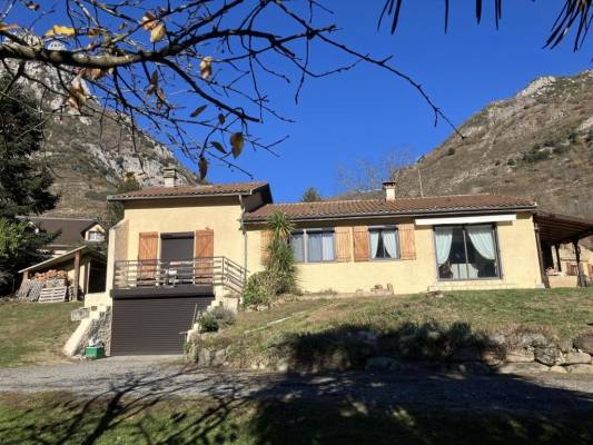 Photo idéale pour 1 ou 2  couples cures USSAT les BAINS ou AX les THERMES