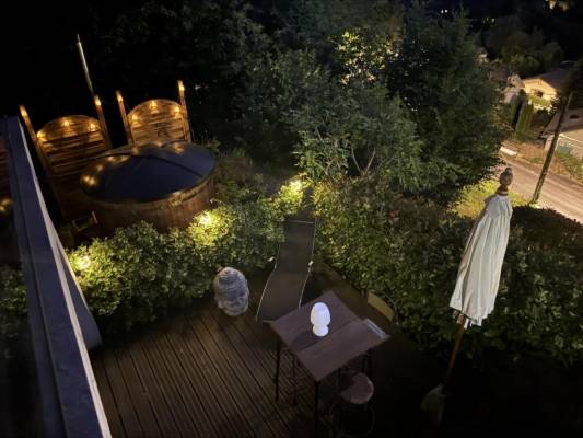Photo 2 pièces en rez-de-chaussée avec un petit jardin/terrasse avec un bain nordique à ...