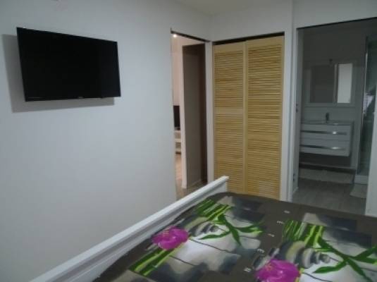 Photo APPARTEMENT POUR CURISTES OU VACANCIERS DANS LE CENTRE VILLE DE JONZAC AVEC BALCON